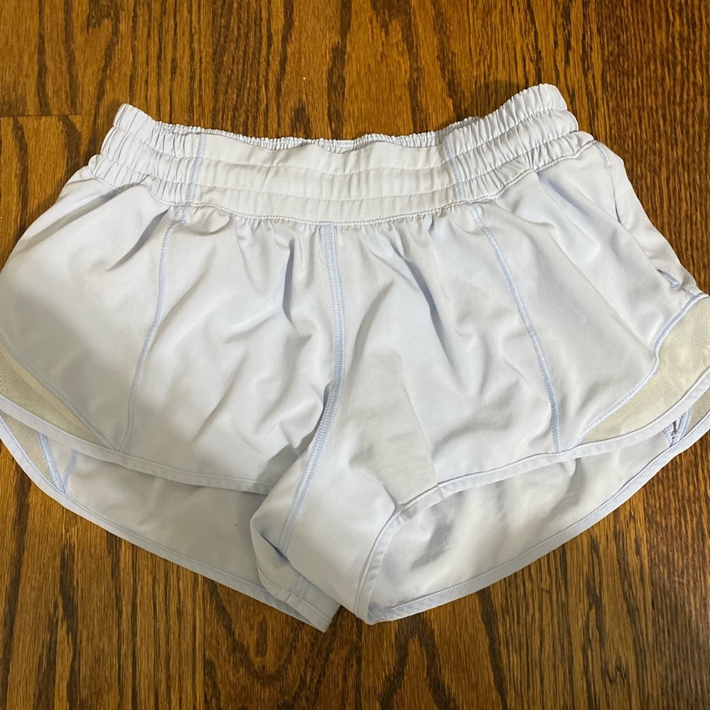 lululemon hotty hot 2.5 shorts